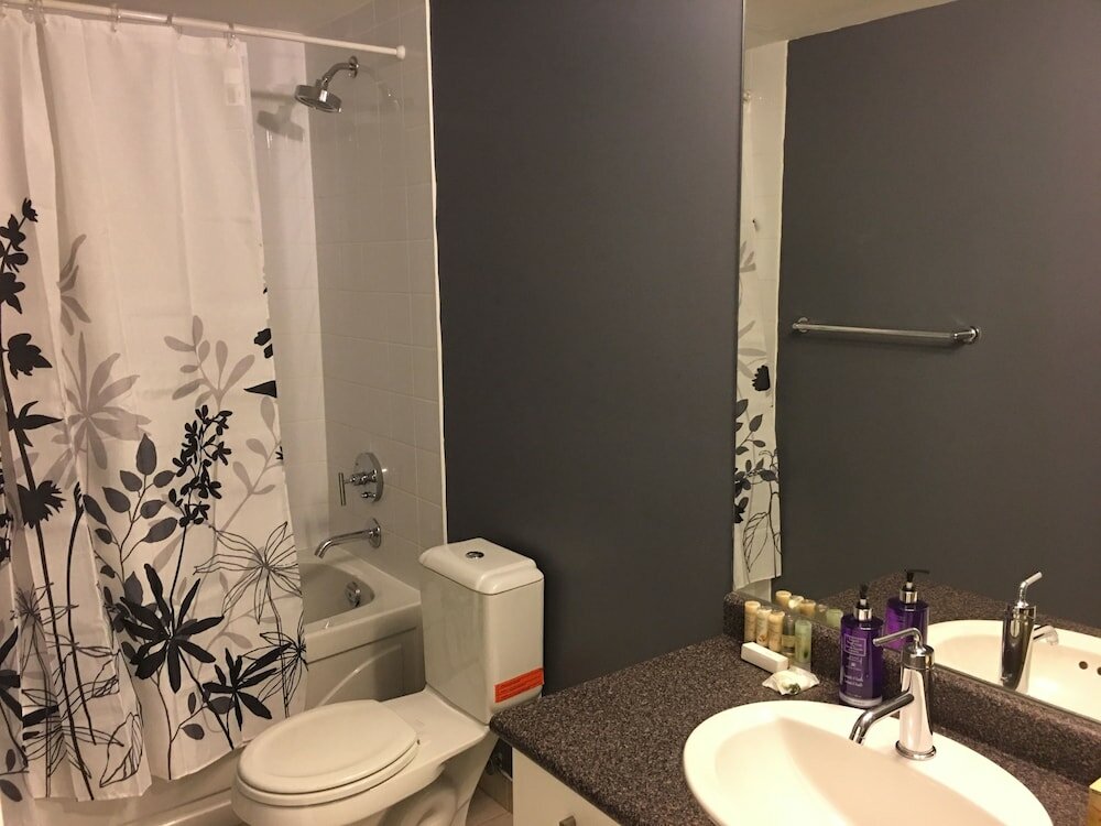 Фото Altitude Suites Bay Street by Teristo Group