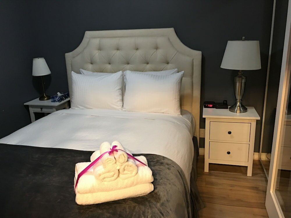 Фото Altitude Suites Bay Street by Teristo Group