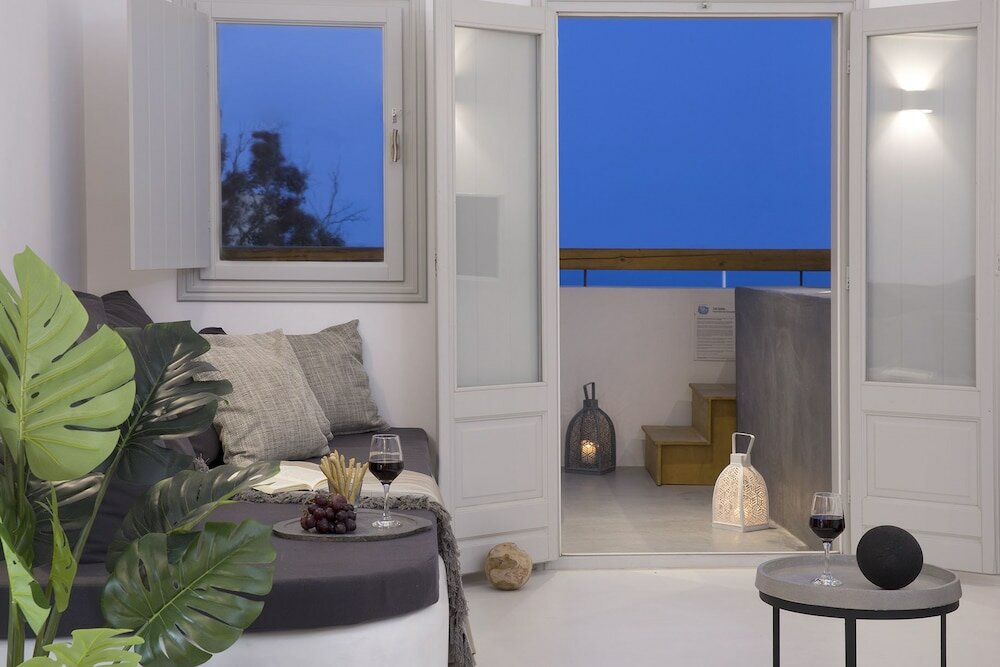 Фото June Twenty Suites