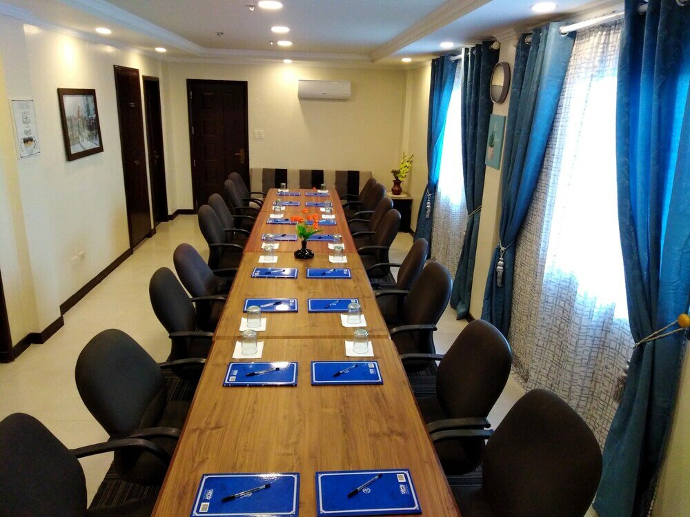 Фото Venezia Suites Hotel