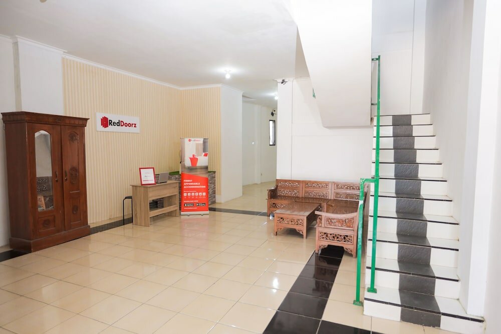 Фото RedDoorz near Plaza Araya 2
