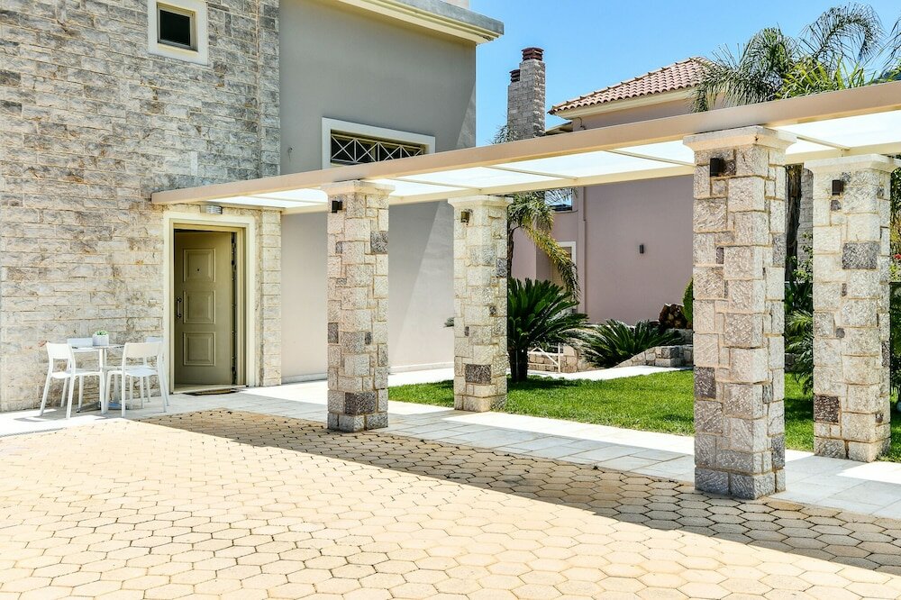 Фото Villa with Striking views over the infinity Pool