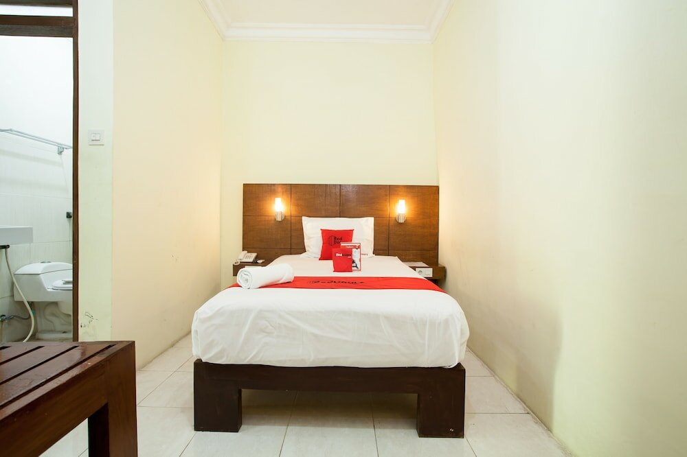 Фото RedDoorz near Marvell City Mall