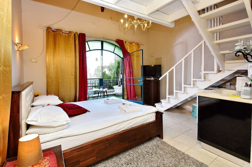 Фото Azulat Even Hen