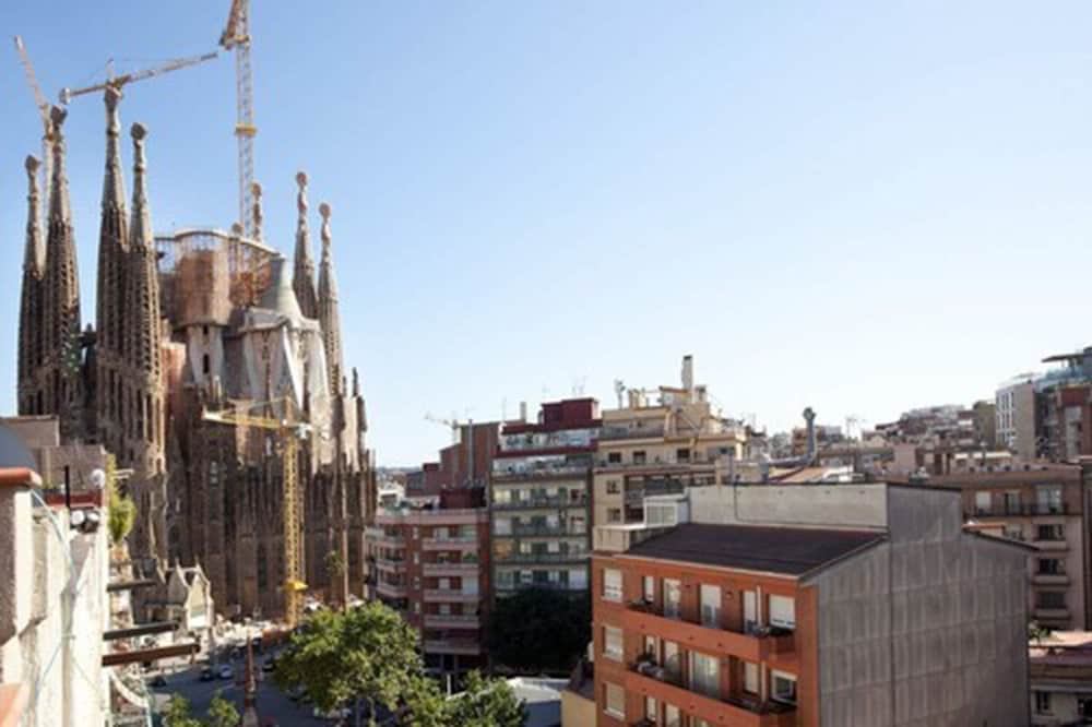 Фото Enjoybcn Gaudi Apartments