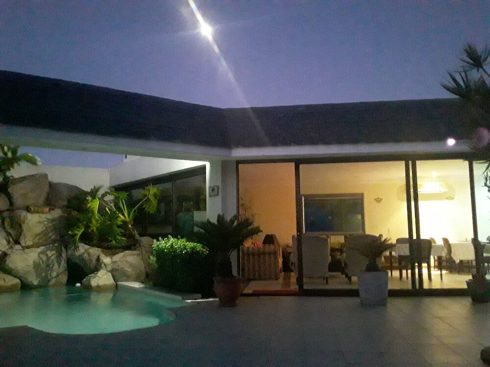 Фото King's Tide Boutique Hotel