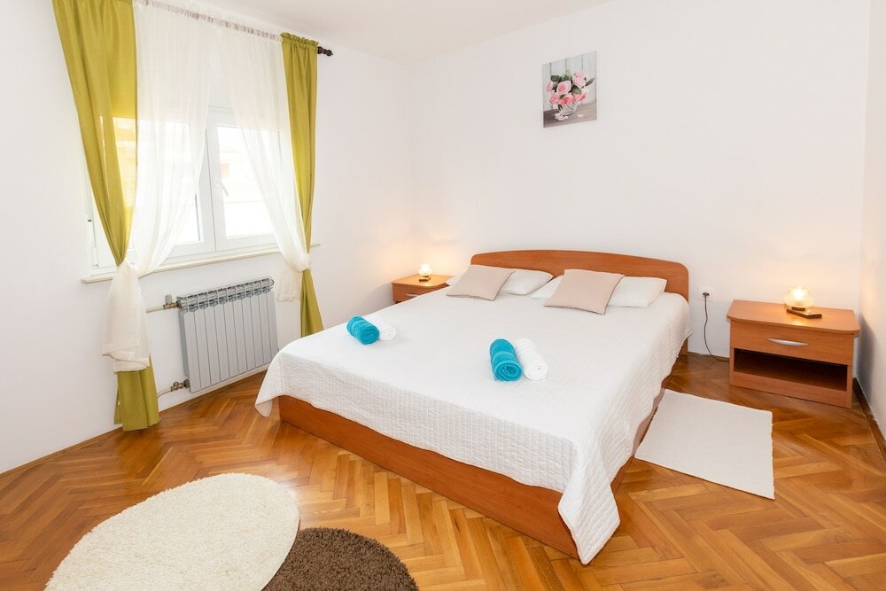 Фото Family house with 2 apartments - Irma