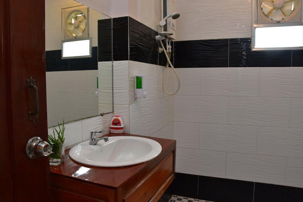 Фото Mad Monkey Kampot Hostel - Adults Only