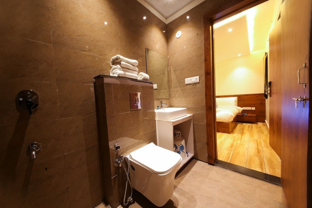 Фото Hotel Aishwarya And Restaurant