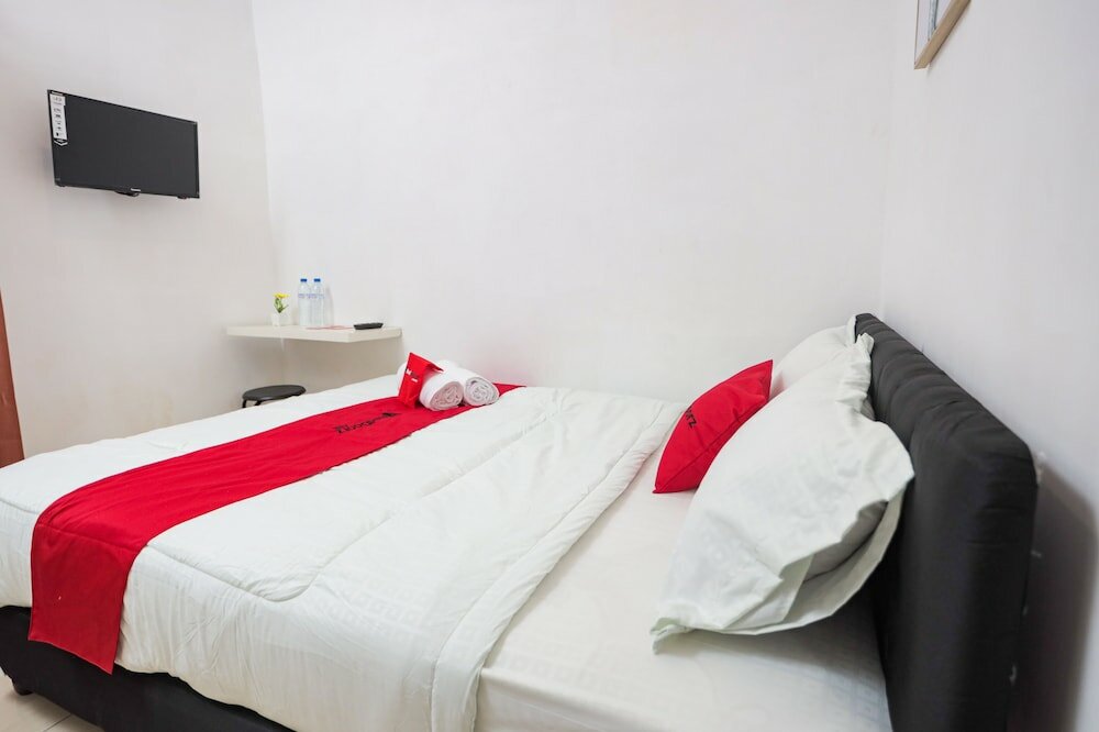 Фото RedDoorz near Plaza Araya 2