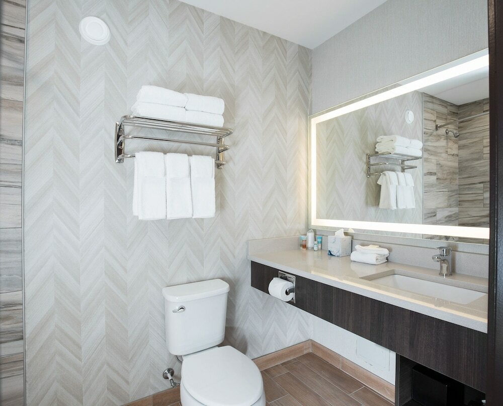 Фото Pomeroy Inn & Suites Prince George