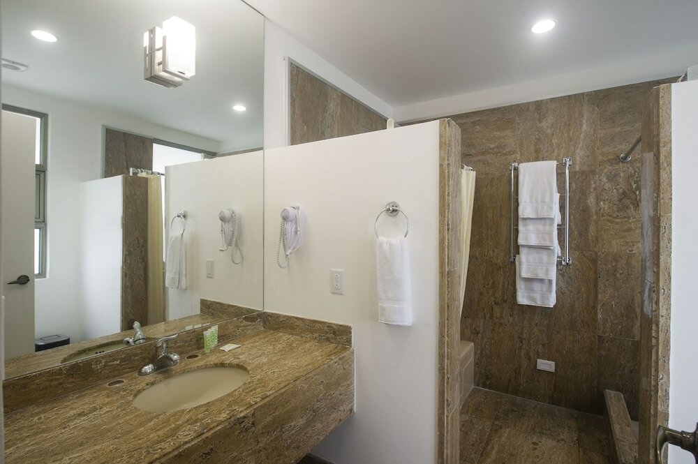 Фото Balmoral Suites