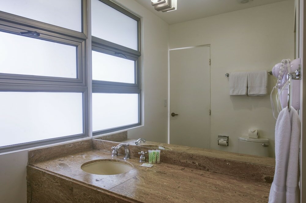 Фото Balmoral Suites