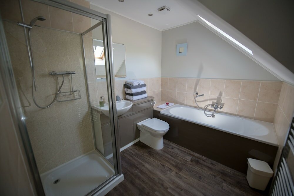 Фото Loch Lomond Waterfront Luxury Lodges