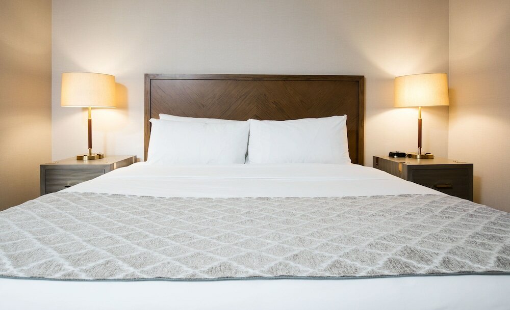 Фото Pomeroy Inn & Suites Prince George