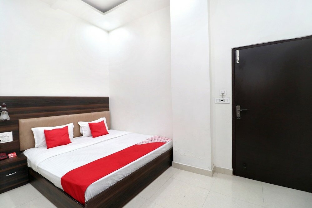 Фото Oyo 16379 Hotel LivInn Hub