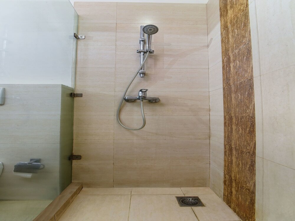 Фото Oyo 644 Hotel Haris Court