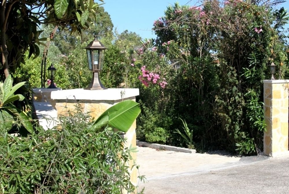 Фото Sarantakis Apartments