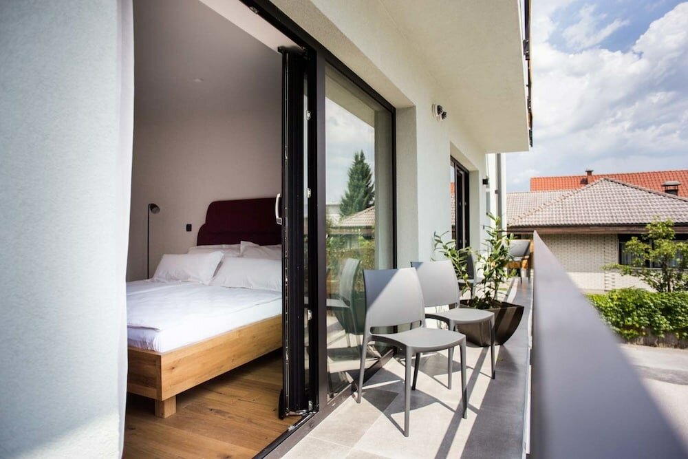 Фото Vault Hotel