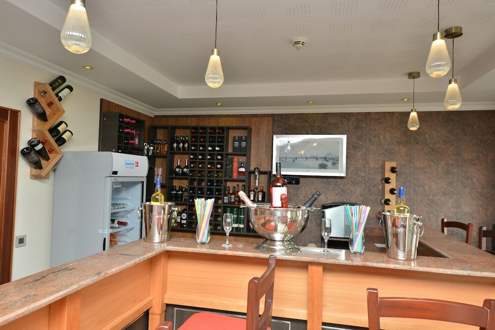 Фото Alphaplus Apartments