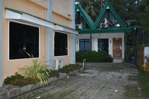 Гостиница Seaside Travelers Inn by Camiguin Island Home