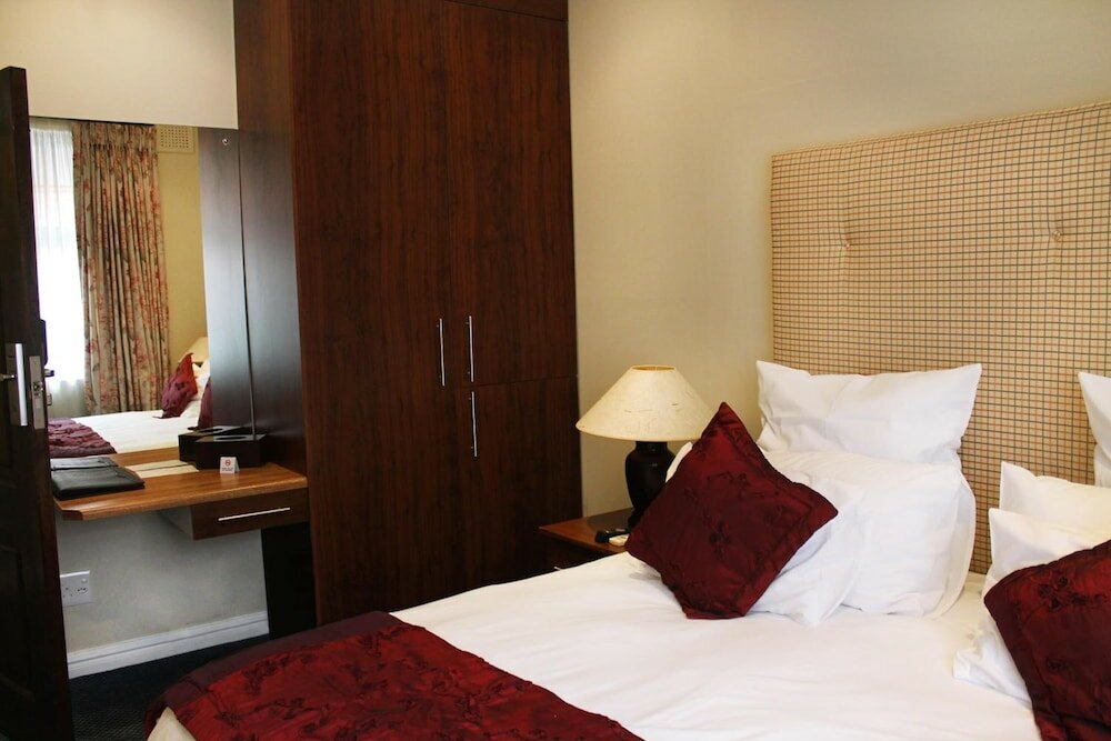 Фото Silver Oaks Boutique Hotel