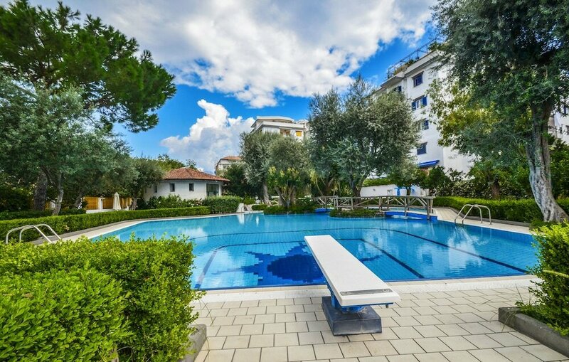 Гостиница Sorrento Pool&Suites в Сорренто