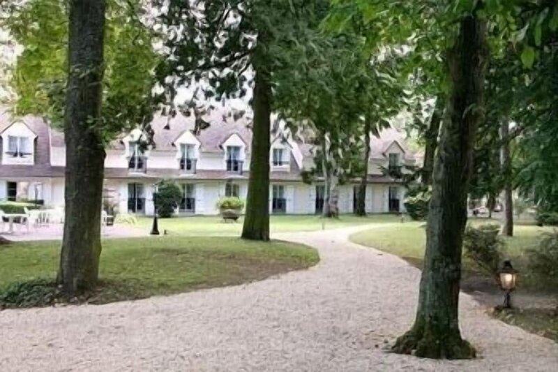 Гостиница Hostellerie Du Royal Lieu в Компьени