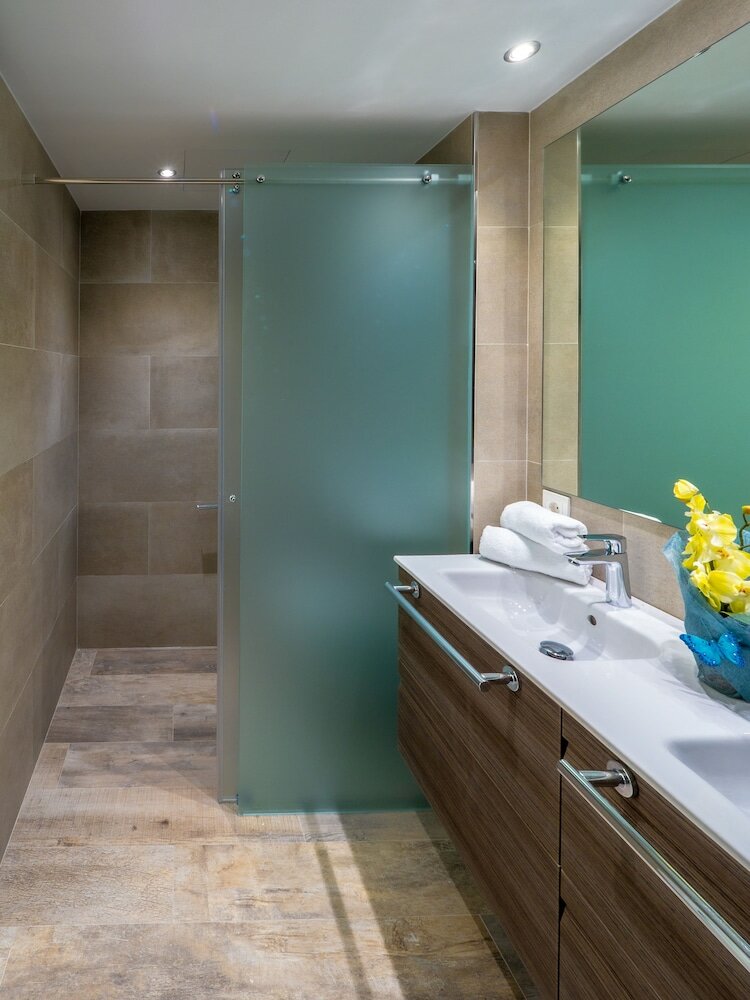 Фото Aparthotel Esquirol