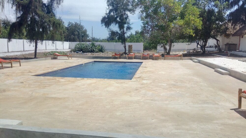 Фото Twisted Palms Lodge & Restaurant