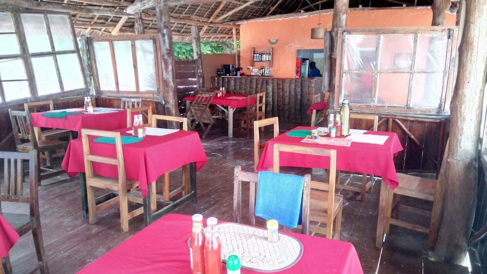 Фото Twisted Palms Lodge & Restaurant