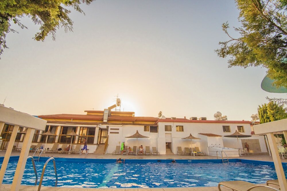 Фото Windmills Hotel Apartments