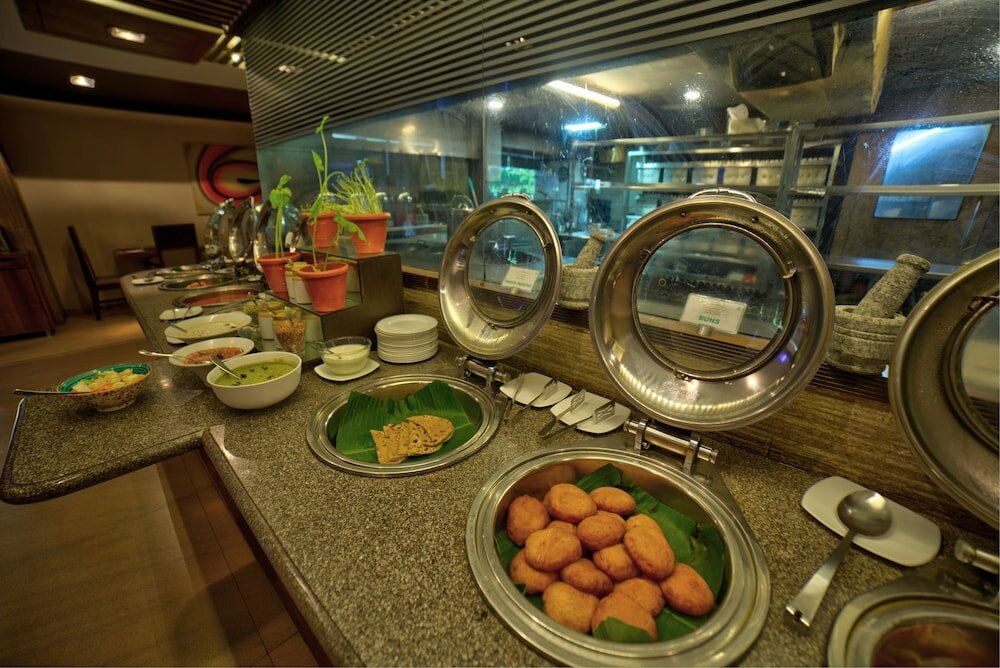 Фото Goldfinch Hotel Mangalore