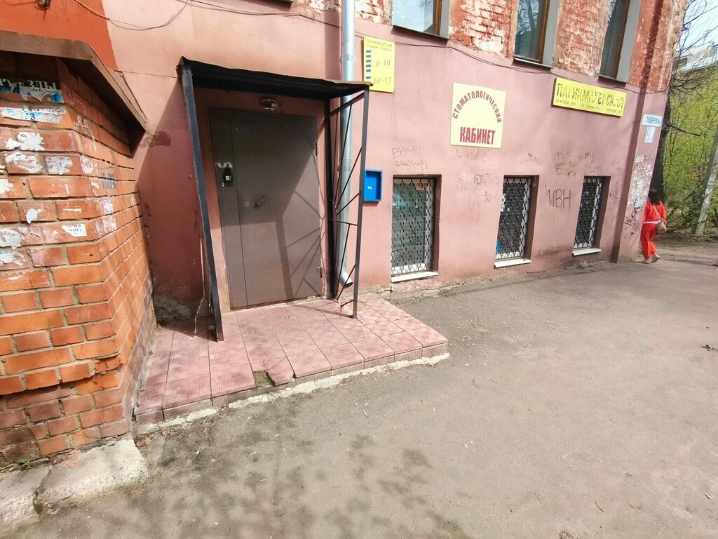 Стоматолог Гущин В. В.