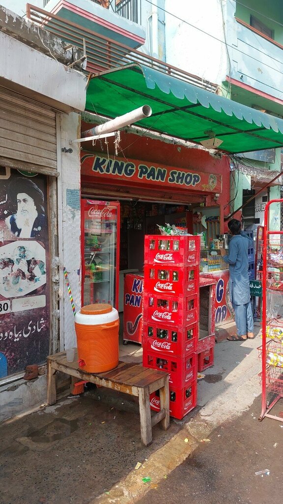 Non-alcoholic beverages King pan shop, Lahore, photo