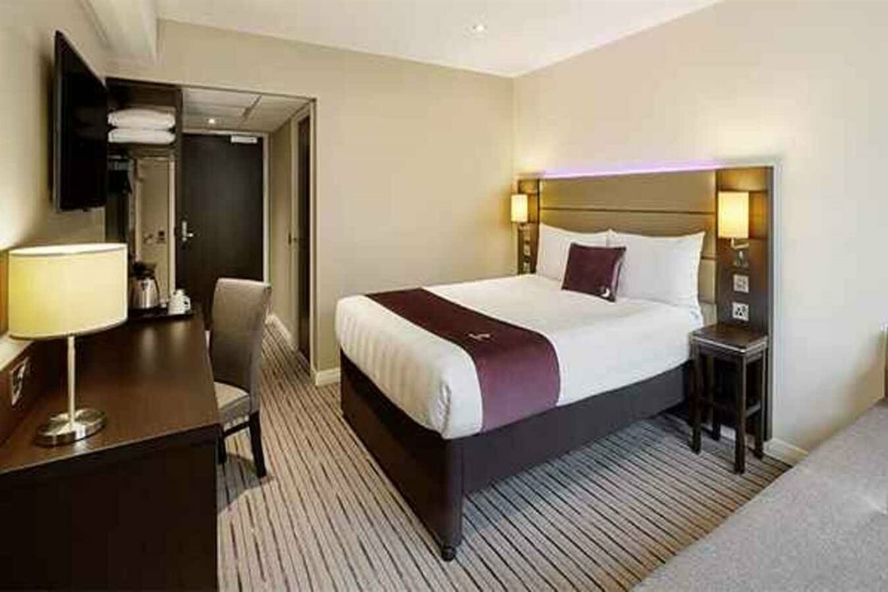 Фото Premier Inn Oxford Botley