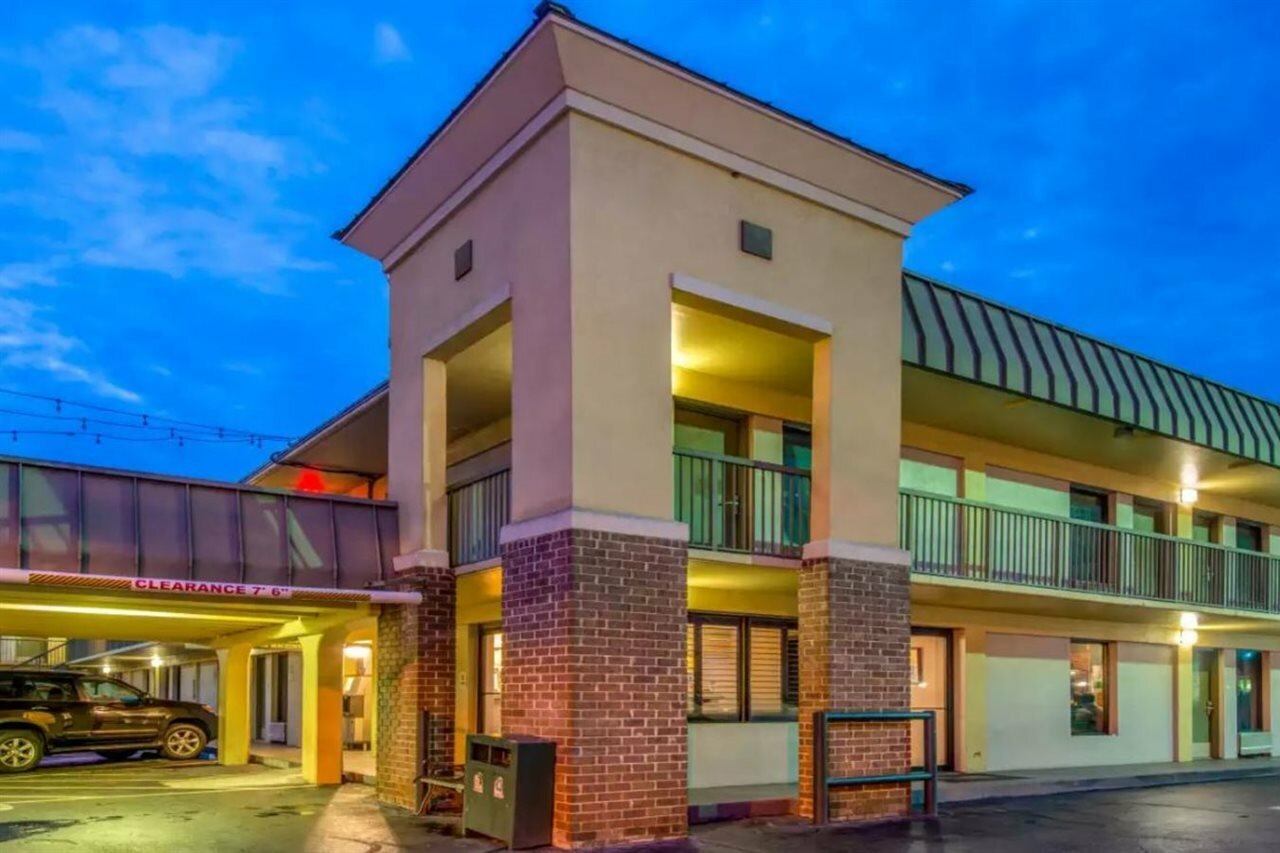 Фото Quality Inn Savannah Historic District