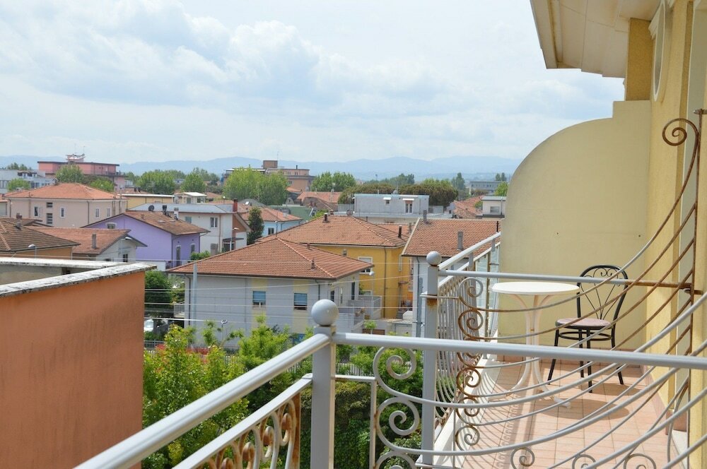 Фото Hotel Carol