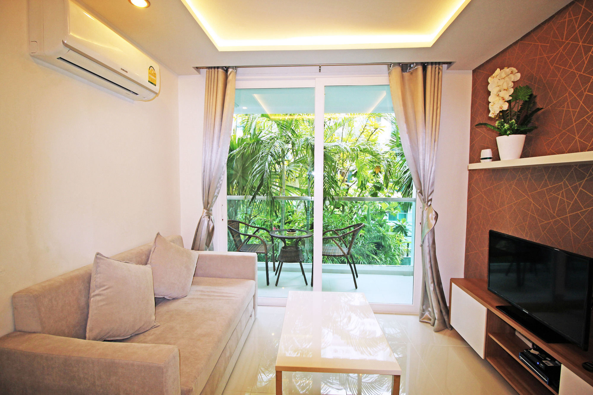 Фото Amazon Residence by Pattaya Sunny Rentals