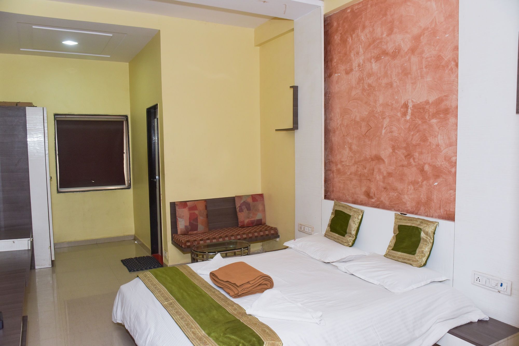 Фото Hotel Nirmal Lodging