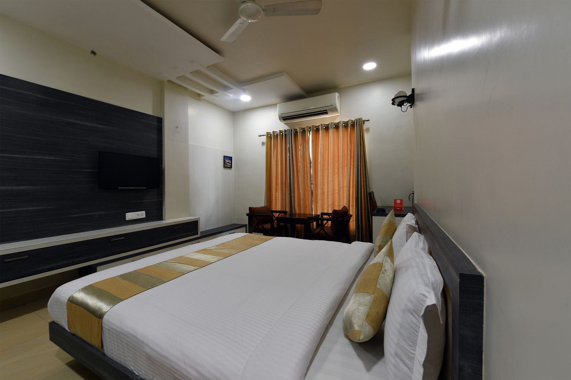 Фото Oyo 4155 Hotel The Sudesh