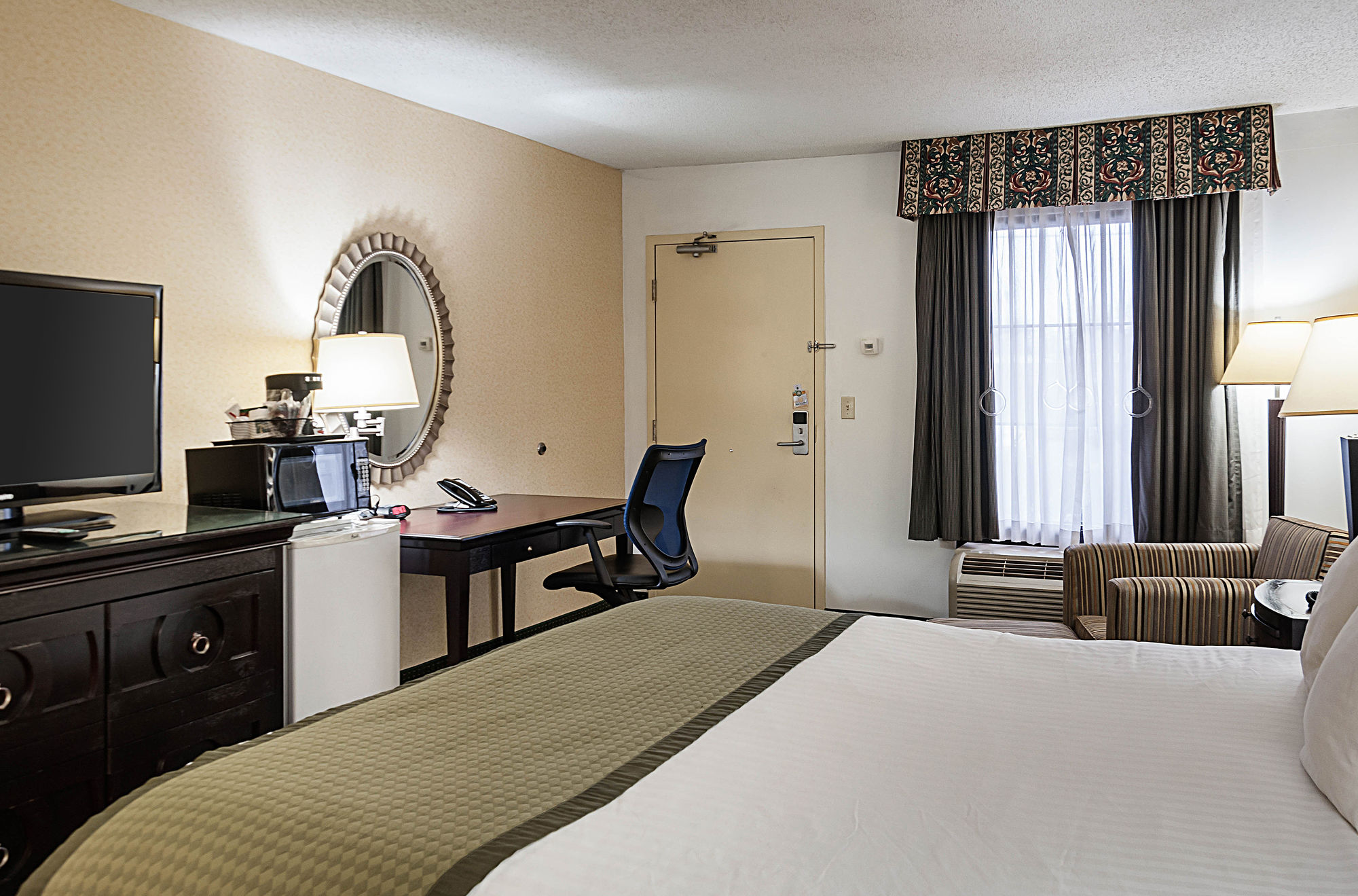 Фото Quality Inn Windsor Mill