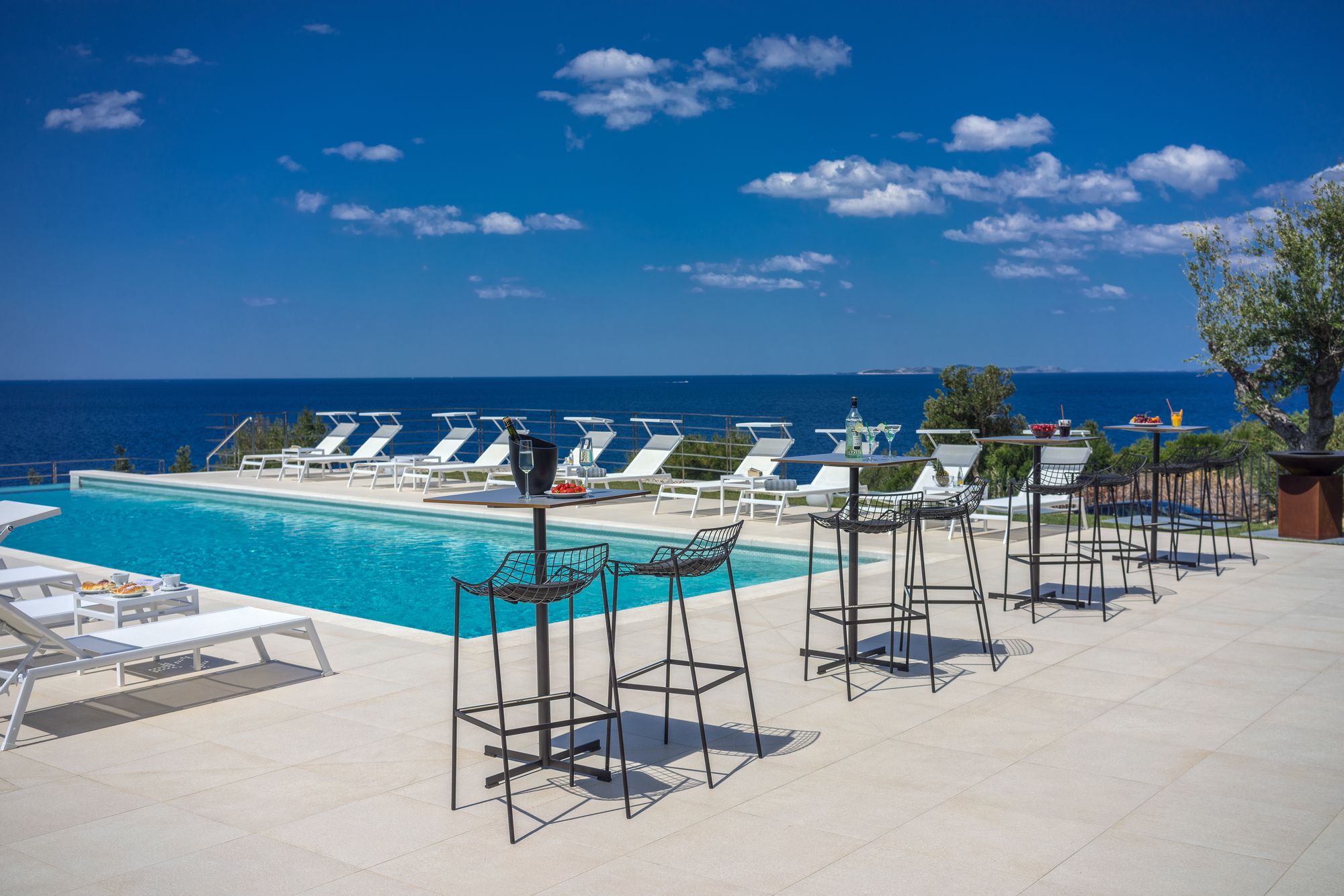 Фото Golden Rays Luxury Apartments