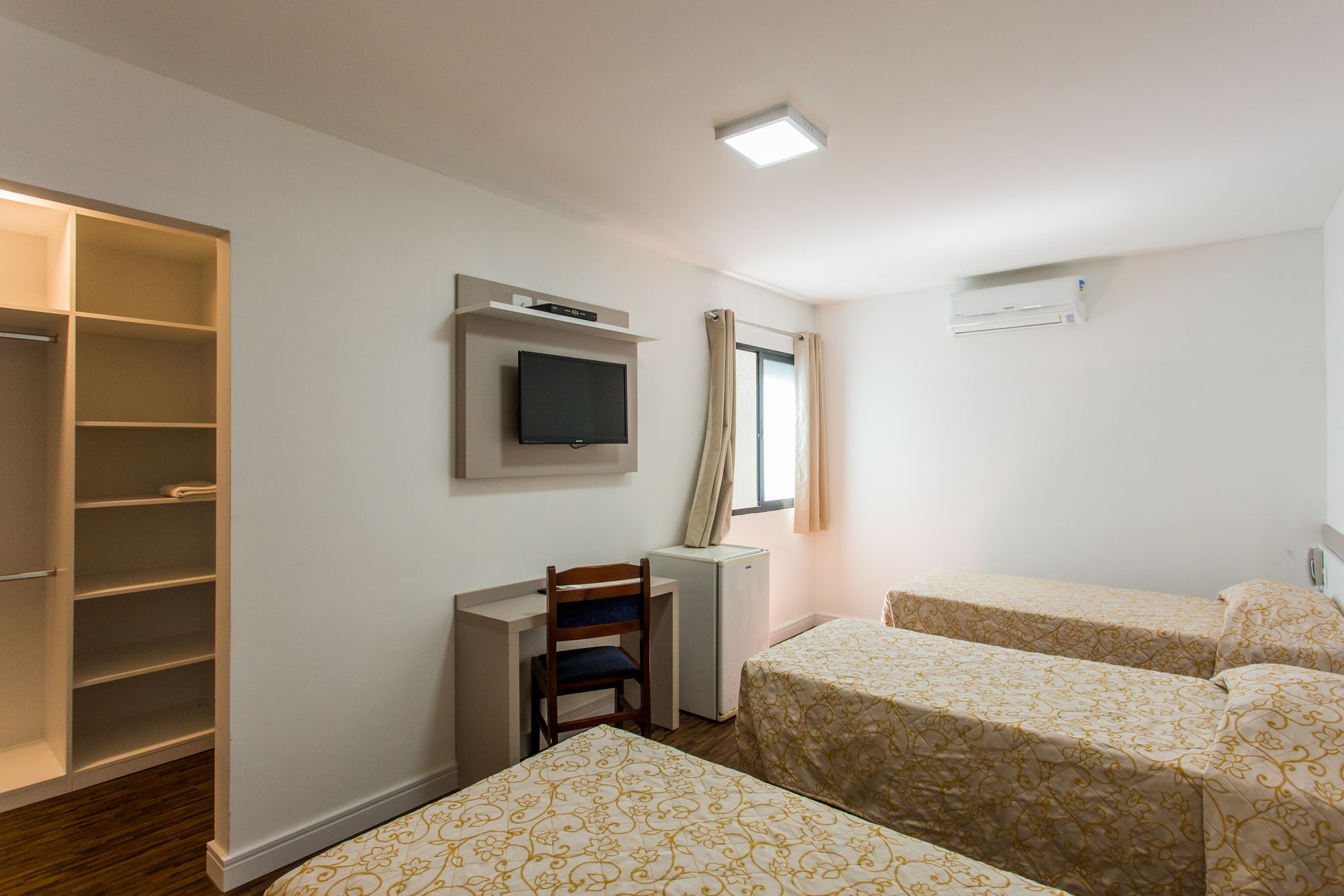 Фото Hotel Cardim Plaza