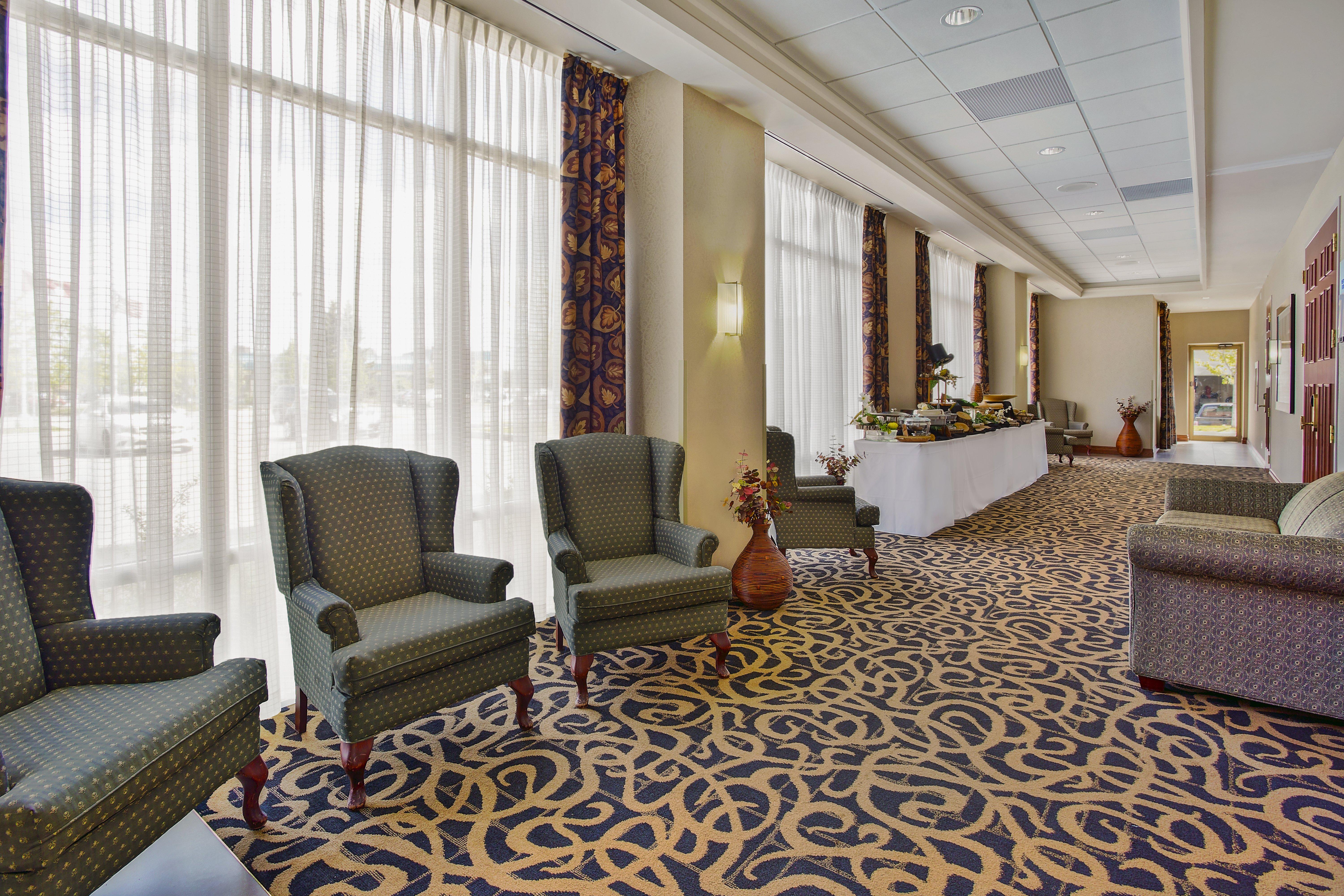 Фото Newmarket Hotel & Suites