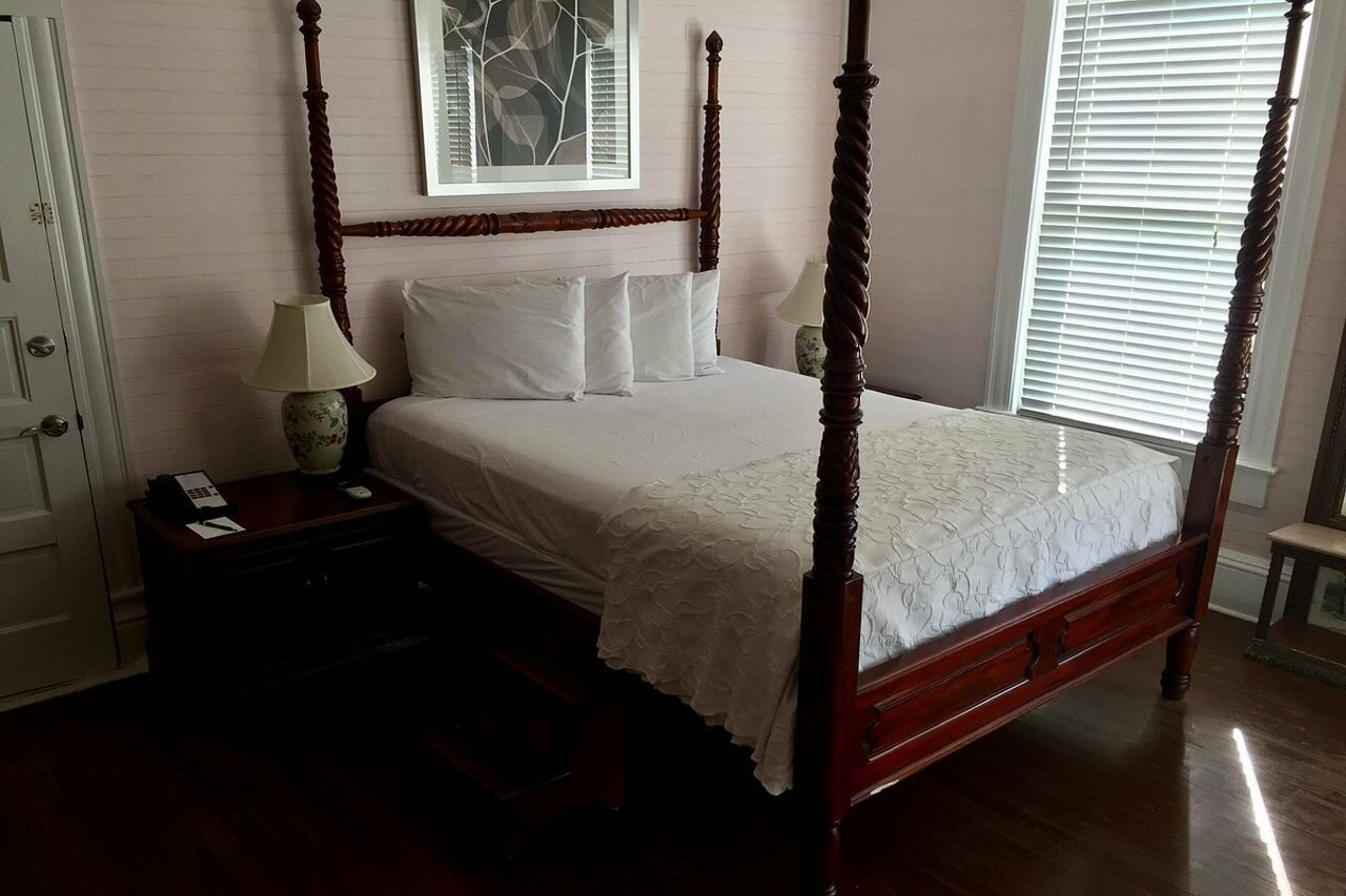 Фото Coombs Inn & Suites