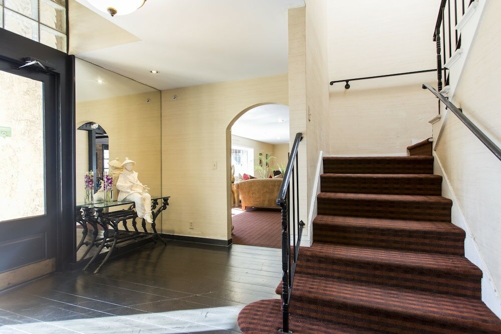 Фото Wilshire Crest Hotel