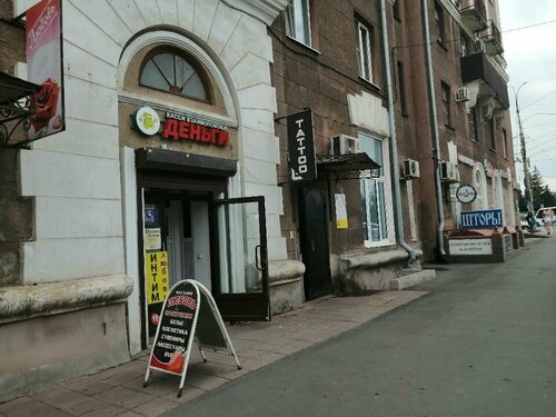 Силикон төсі бар аққұбаны ваннада жігіт трахает