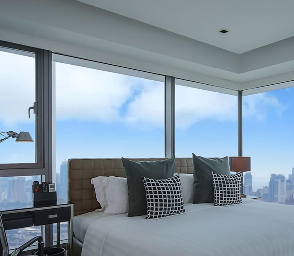 Фото The Alpha Suites