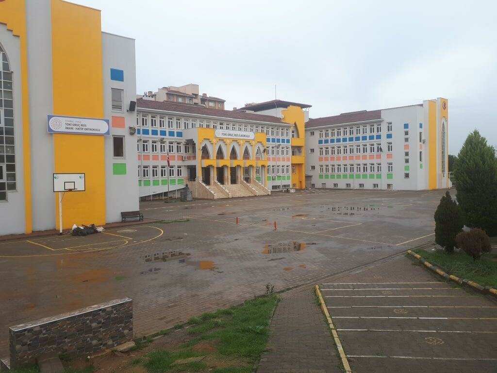 School Toki Oruc Reis Imam Hatip Middle School, Istanbul, photo